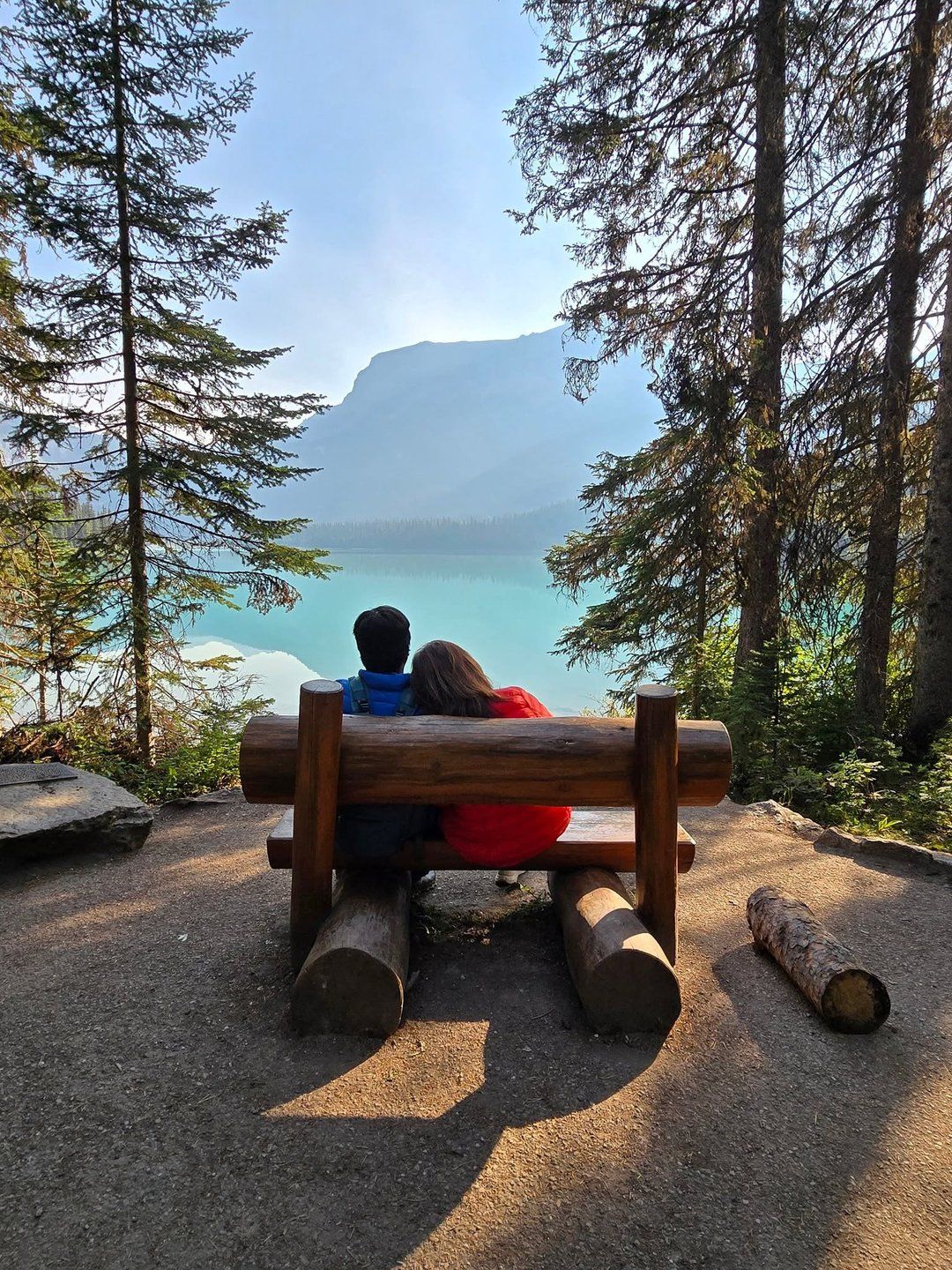 Rochelle and Nathaniel surrounded by the mountains of Banff